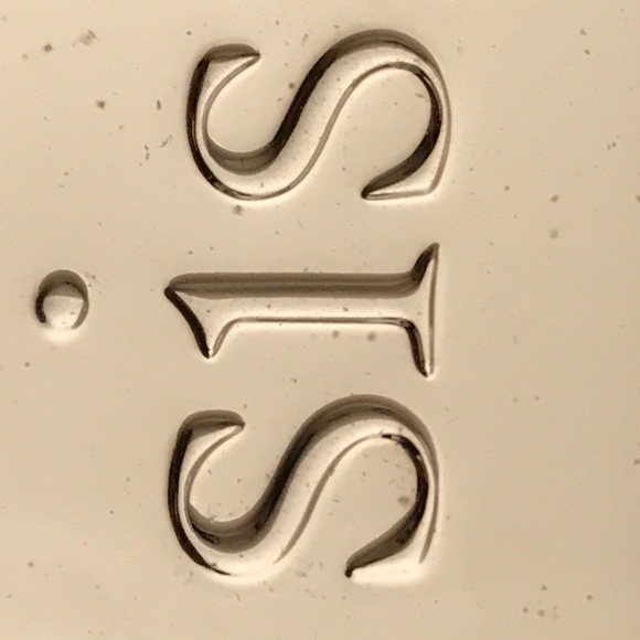 Meet your Poshers - Kim and Rene' - Picture 2 of 2